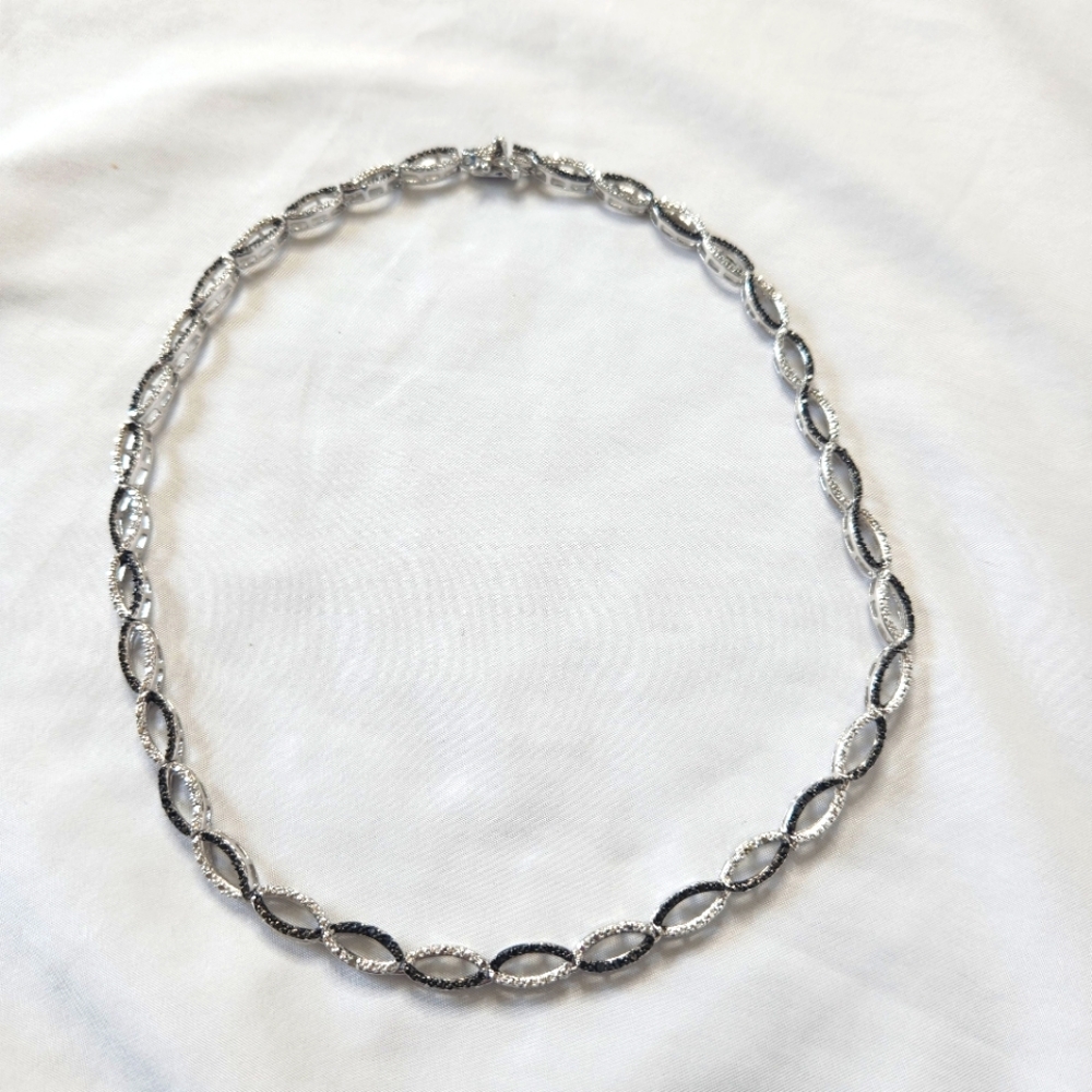 Boscovs Elegant Silver Necklace Choker